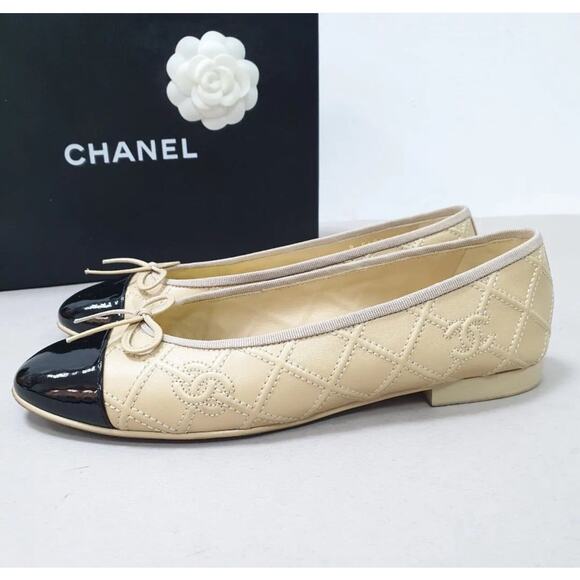 Chanel Black Toe CC Logo Beige Ballet Flat Shoes Sz.39.5 - Picture 1 of 8